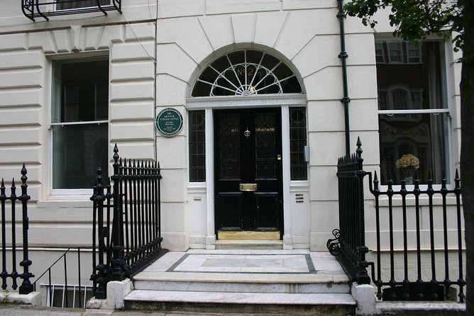 Private Bespoke Tour: Sherlock Holmes and Sir Arthur Conan Doyle - Exploring Somerset House as a City Shortcut