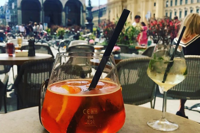 PRIVATE - Best Munich Cocktail Tour - all inclusive - Visiting Munichs Entertainment District and Historic Bars