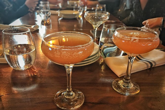 PRIVATE - Best Munich Cocktail Tour - all inclusive - Visiting the Michael Jackson Memorial