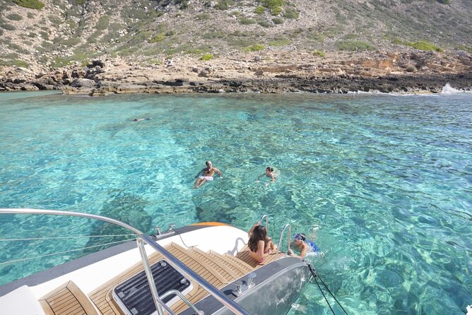 Private Boat Rental Sea Ray 8 hours Ibiza-Formentera - The Boat: Comfort and Features