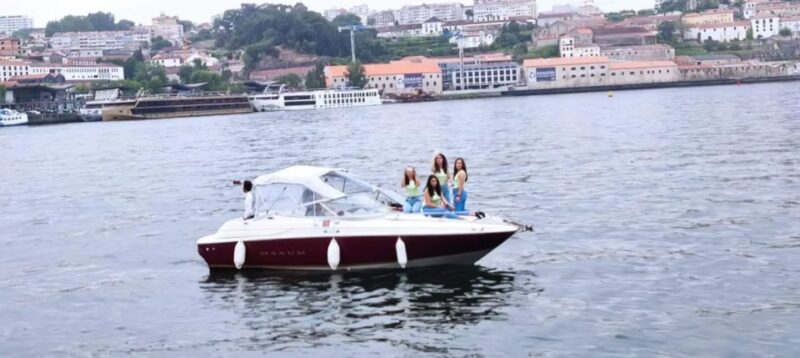 Private Boat Tour 6 Bridges 1h30, up to 6px Sunset Option - Sunset Option: Magical Evening Views