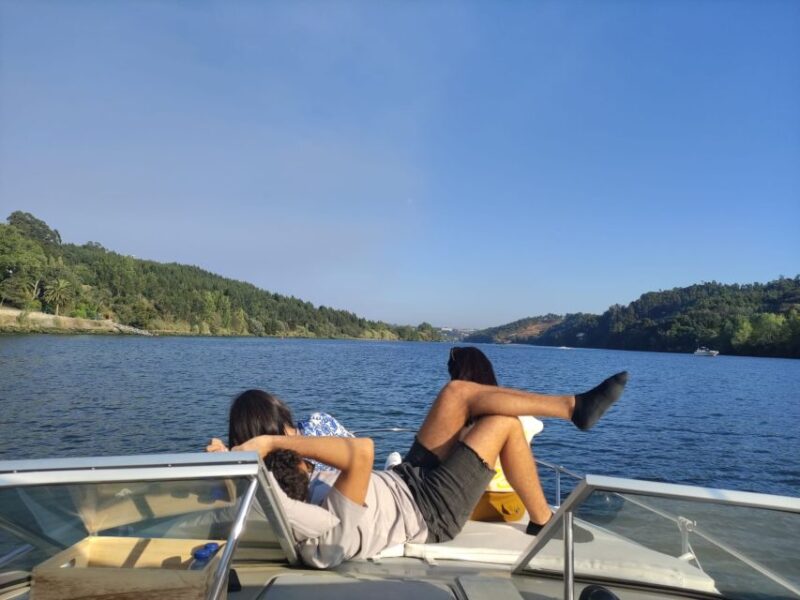 Private Boat Tour 6 Bridges 1h30, up to 6px Sunset Option - The Experience of the Guides and Onboard Service