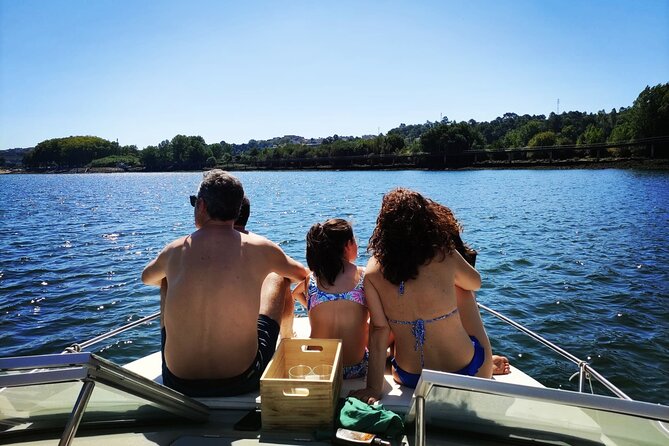 Private Boat Tour 6 Bridges and Ribeira 1h30 group price up to 6px - Exclusive Views of Porto’s Six Bridges