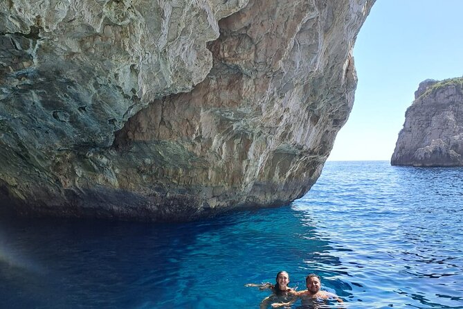 Private Boat Tour Along the Amalfi Coast - The Experience of the Pandora Cave and Bays