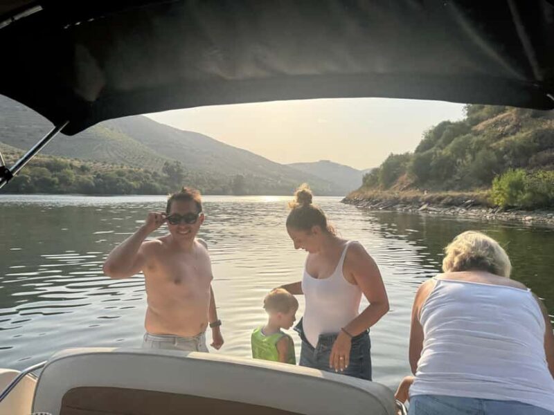 Private Boat Tour: Douro & Côa - Pocinho - Vila Nova de Foz Côa - Swimming and Paddleboarding in the Douro