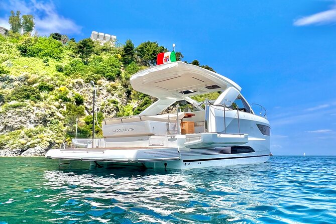 Private boat tour from Naples to Capri+Amalfi Coast JEANNEAU DB43 - Flexibility and Customization in Your Itinerary