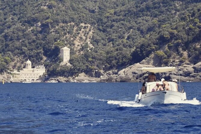 Private boat tour in the Tigullio and in the Portofino area - Snacks, Beverages, and Amenities Onboard