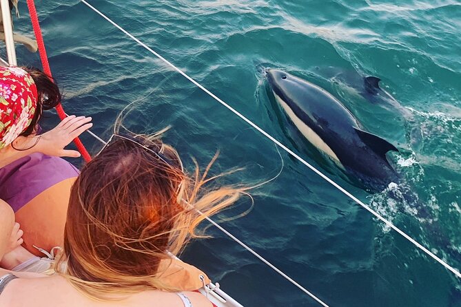 PRIVATE BOAT TOUR Lisbon - Crossing the 25 de Abril Bridge and Viewing Cristo Rei
