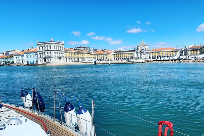 PRIVATE BOAT TOUR Lisbon - Visiting Belem and the Palácio Nacional da Ajuda