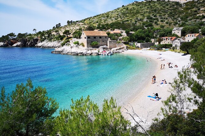 Private boat tour of Red rocks & Pakleni islands - Starting Point at Antonio Rent in Hvar Town