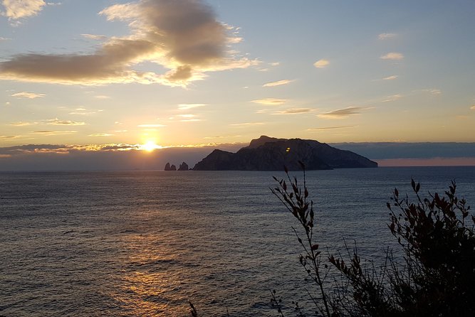 Private boat tour of the island of Capri - Visiting the White Grotta and Punta Carena Lighthouse