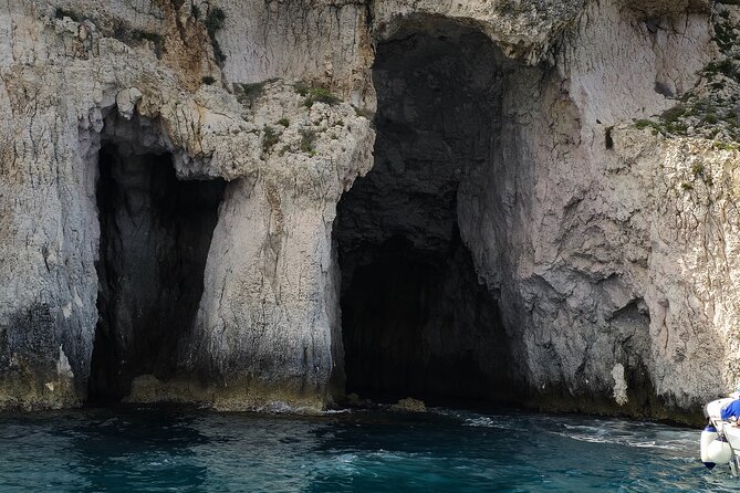 Private boat tour of the island of Ortigia and the sea caves - Discover the Charm of a Private Boat Tour in Ortigia, Sicily