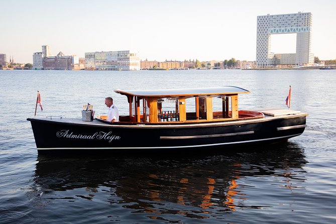 Private boat tour on a electric saloon boat - Optional Drinks and Snacks Onboard