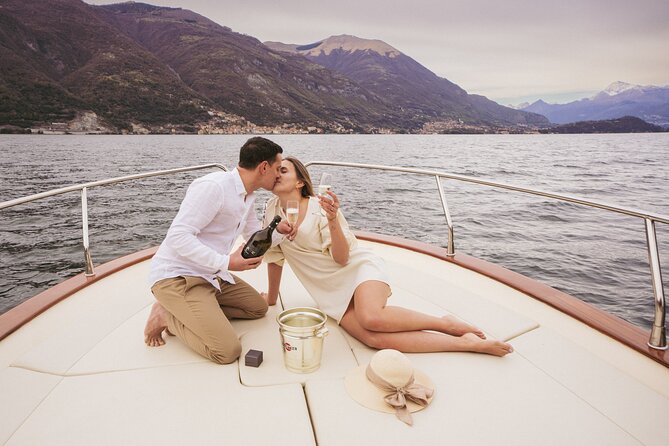 Private Boat Tour on Italian Gozzo on Lake Como - Cruising Past Villa del Balbianello and Punta Spartivento