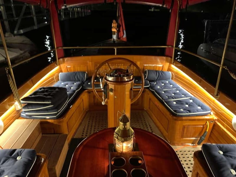 Private boat tour on Lake Lucerne from Lucerne - The Relaxing Experience on the Water