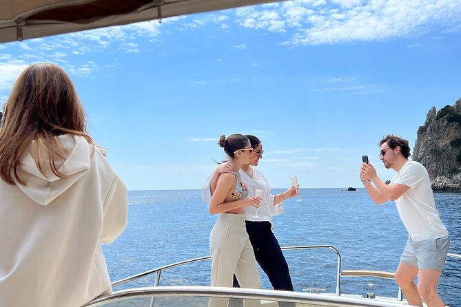 Private Boat Tour to Capri's Hidden Gems with Local Skipper - Discovering Capri’s Scenic Coves and Unique Formations