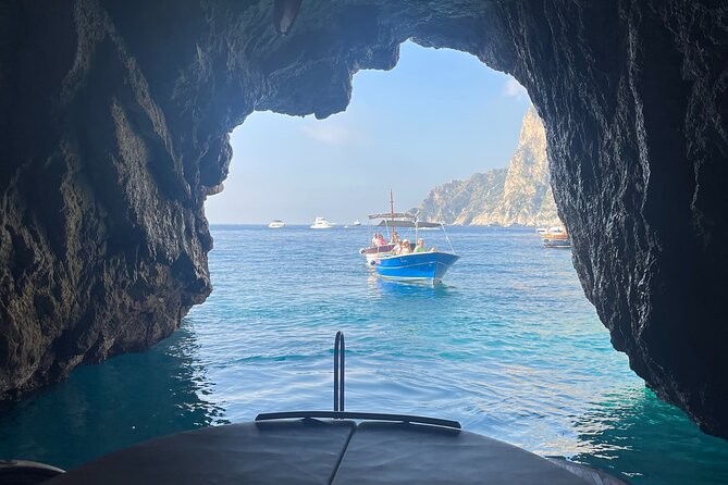 Private Boat Tour to Capri's Hidden Gems with Local Skipper - Iconic Landmarks and Natural Landmarks