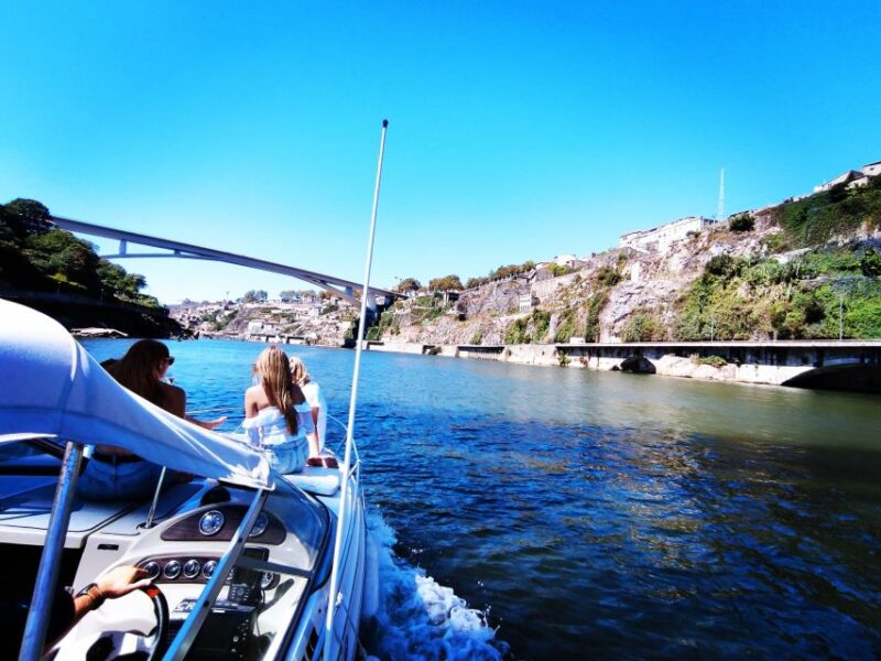 Private Boat Tour to Pte D. Luís 1h, up to 6px Sunset option - What Sets This Tour Apart from Others