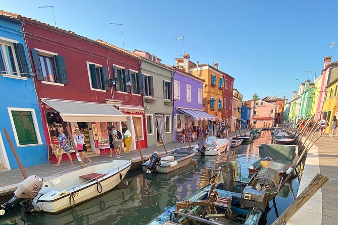 Private boat tour to the islands of Venice - Exploring Burano’s Colorful Homes and Lace Craft