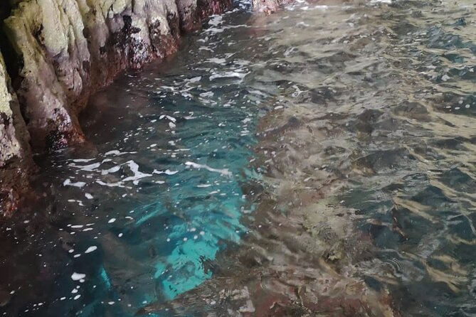 Private boat tour with prosecco and fresh fruit - Visiting the Iconic Arethusa Spring