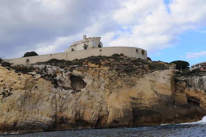 Private boat tour with prosecco and fresh fruit - Navigating Ortigia’s Canal and Under the Bridges