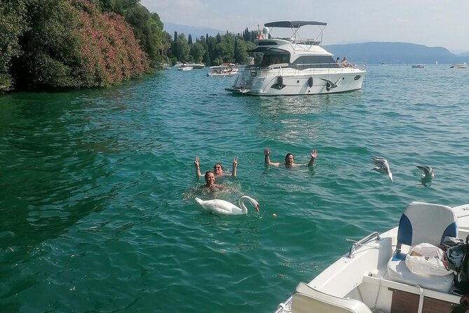 Private boat tour with wine and and food aperitif - Admiring Isola del Garda’s Scenic Beauty