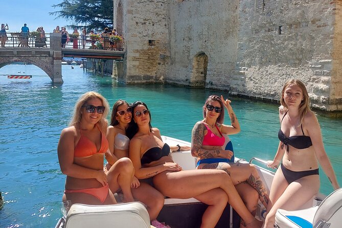 Private boat tour with wine and and food aperitif - The Captains Expertise and Atmosphere