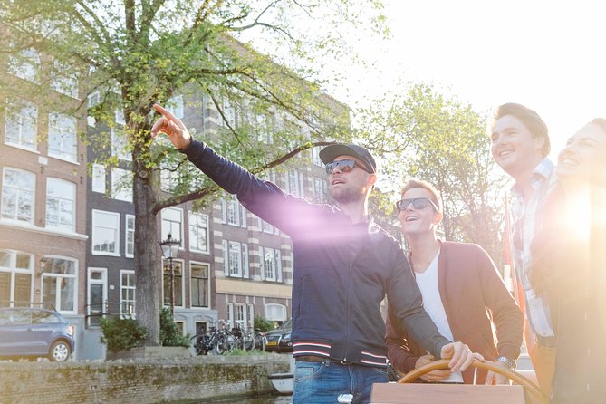 Private Boat Tours Amsterdam & welcome drink Amsterdam canals - Key Points