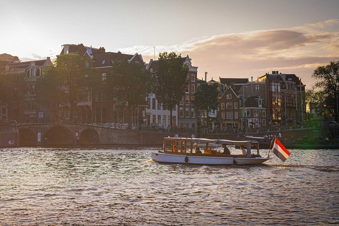 Private Boat Tours Amsterdam & welcome drink Amsterdam canals - The Guide’s Role in Enhancing the Experience