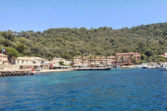 Private boat trip around the island of Port Cros. - Key Points