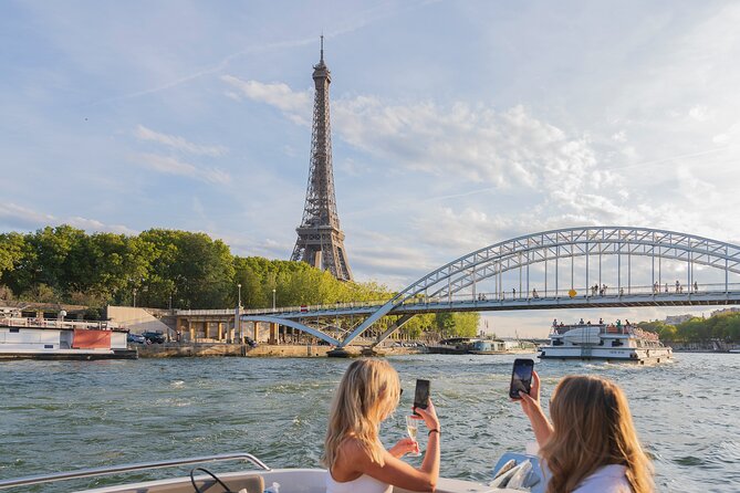 Private Boat Trip in Paris - Unique Private Boat Experience in Paris with Stunning Views
