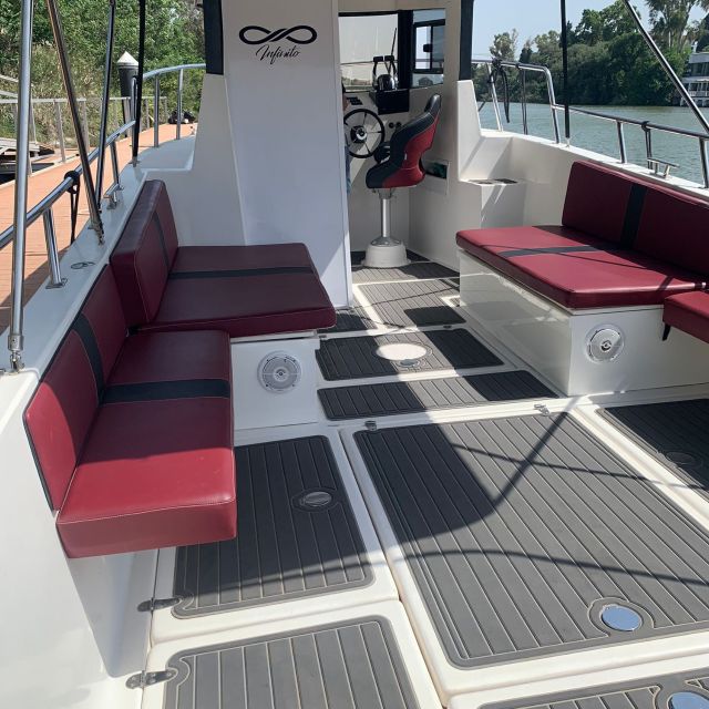 Private boat trip on the Guadalquivir - Practical Details: Meeting Point and Group Size