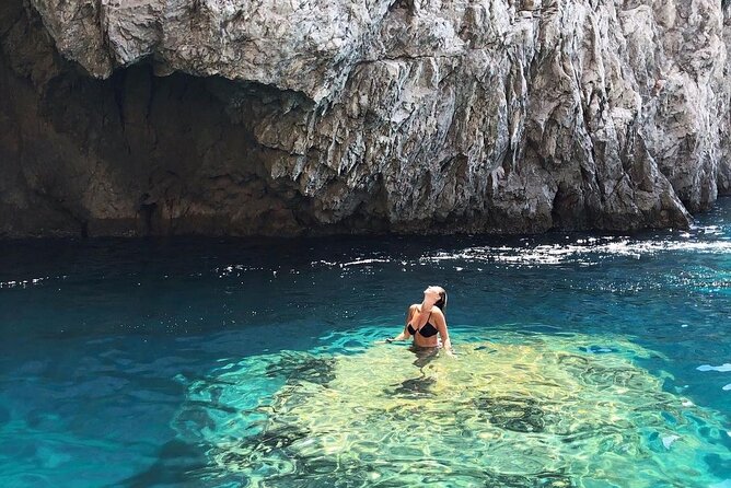Private boat trip to Capri - Close Encounters with Capri’s Famous Landmarks