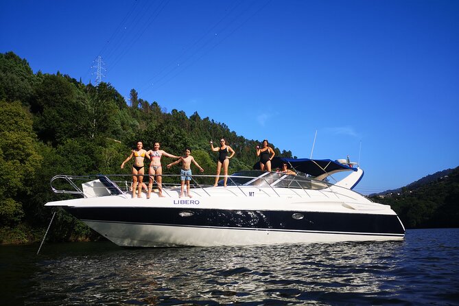 Private boat trip with lunch in a typical restaurant - Discover the Exclusive Private Douro River Experience in Porto