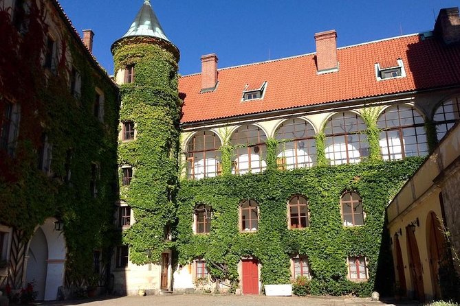 Private Bohemian Paradise national park luxury tour All-Inclusive - Visiting Valdštejn Castle, a Noble Stronghold