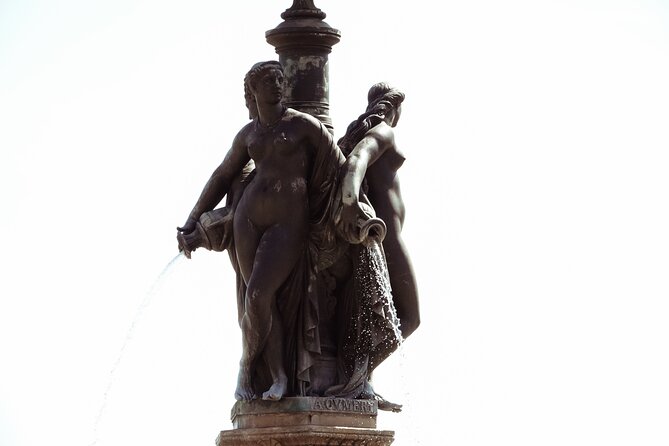 Private Bordeaux History Tour with a glass of Bordeaux wine. - Architectural Highlights at Place du Palais