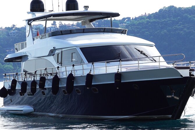 Private Bosphorus Sightseeing Cruise on Luxury Yacht - Exploring Istanbul’s Iconic Waterfront Landmarks