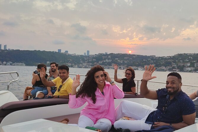 Private Bosphorus Sightseeing Cruise on Luxury Yacht - The Iconic Bridges and the Neighborhoods of Bebek and Kanlica