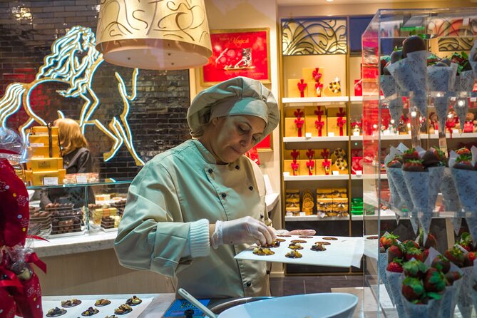 Private Bruges Iconic Sites and Chocolate Tasting Tour - Tasting Belgian Craft Beer at Huisbrouwerij De Halve Maan