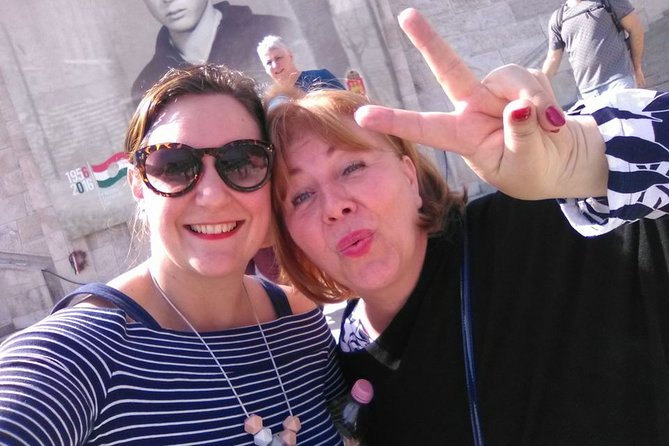 Private Buda Castle walking tour & Danube river cruise with Margaret Island stop - Discovering the Matthias Fountain and Sándor Palace
