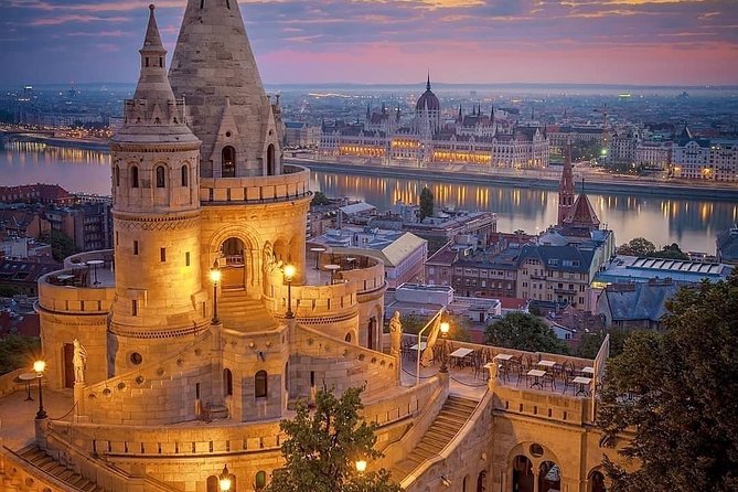 Private Budapest Christmas Market guided tour and Danube Evening cruise package - Enjoying a Traditional Chimney Cake and Mulled Wine