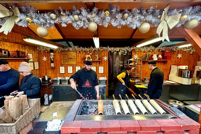 Private Budapest Christmas Market Tour with Chimney Cake & Mulled Wine - Exploring the Jewish Quarter’s Major Landmarks
