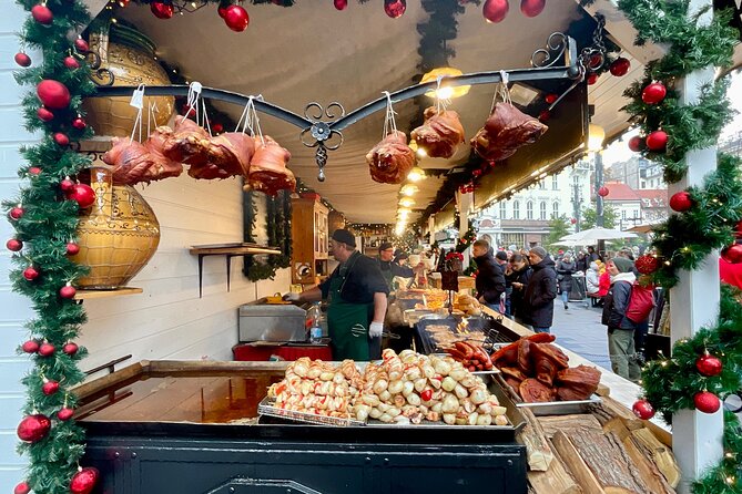 Private Budapest Christmas Market Tour with Chimney Cake & Mulled Wine - Tasting Traditional Hungarian Chimney Cake and Mulled Wine