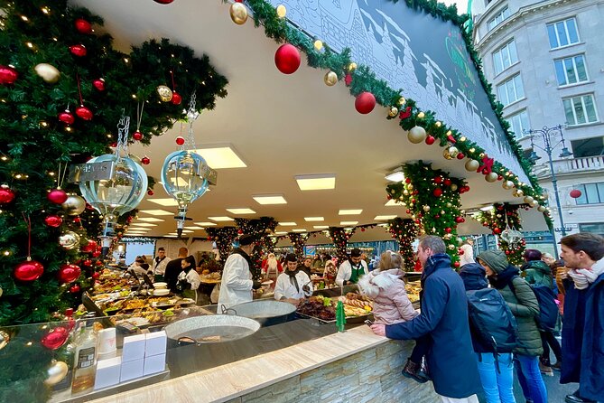 Private Budapest Christmas Market Tour with Chimney Cake & Mulled Wine - Logistics and Comfort: How the Tour Runs
