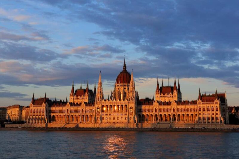 Private Budapest from Vienna with a local guide - Luxurious Transport with Mercedes-Benz Comfort