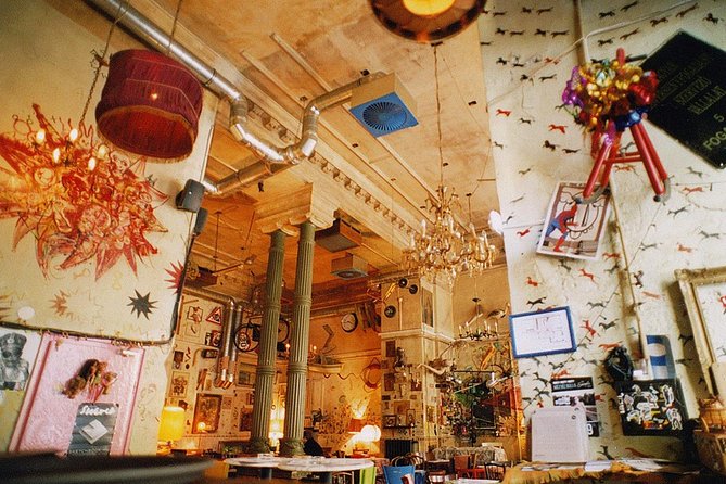 Private Budapest Ruin Bar Tour with Local Drinks & Street Food - The Atmosphere: Casual, Friendly, and Authentic