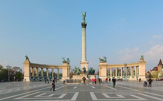 Private Budapest Sightseeing Tour: Royal Castle, Heroes Square, Chain Bridge - Key Points