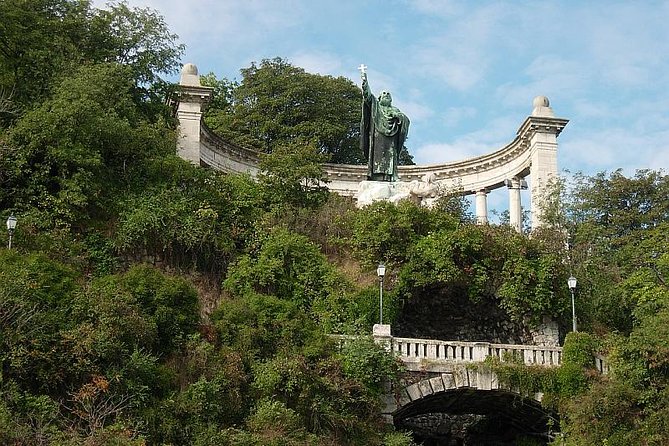 Private Budapest walking tour - 4 hours - The Guide’s Approach and Expertise
