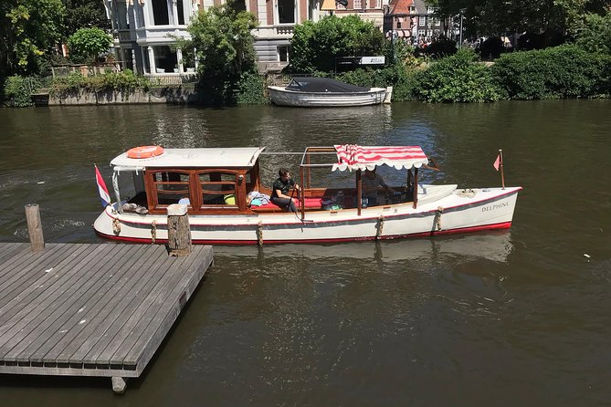 Private canal cruise on small historic boat - Key Points