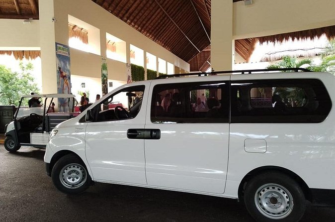 Private Cancun Airport Transfer to Cancun City and Hotel Zone - Vehicle Comfort and Safety Features